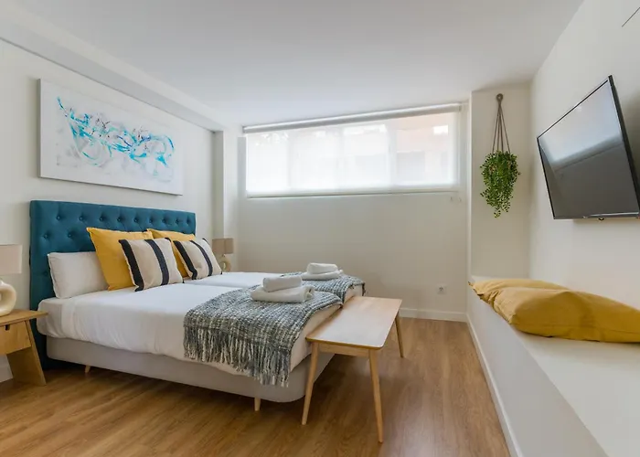 Modern&wide- 3Bd 2,5 Bth- Plaza Castilla